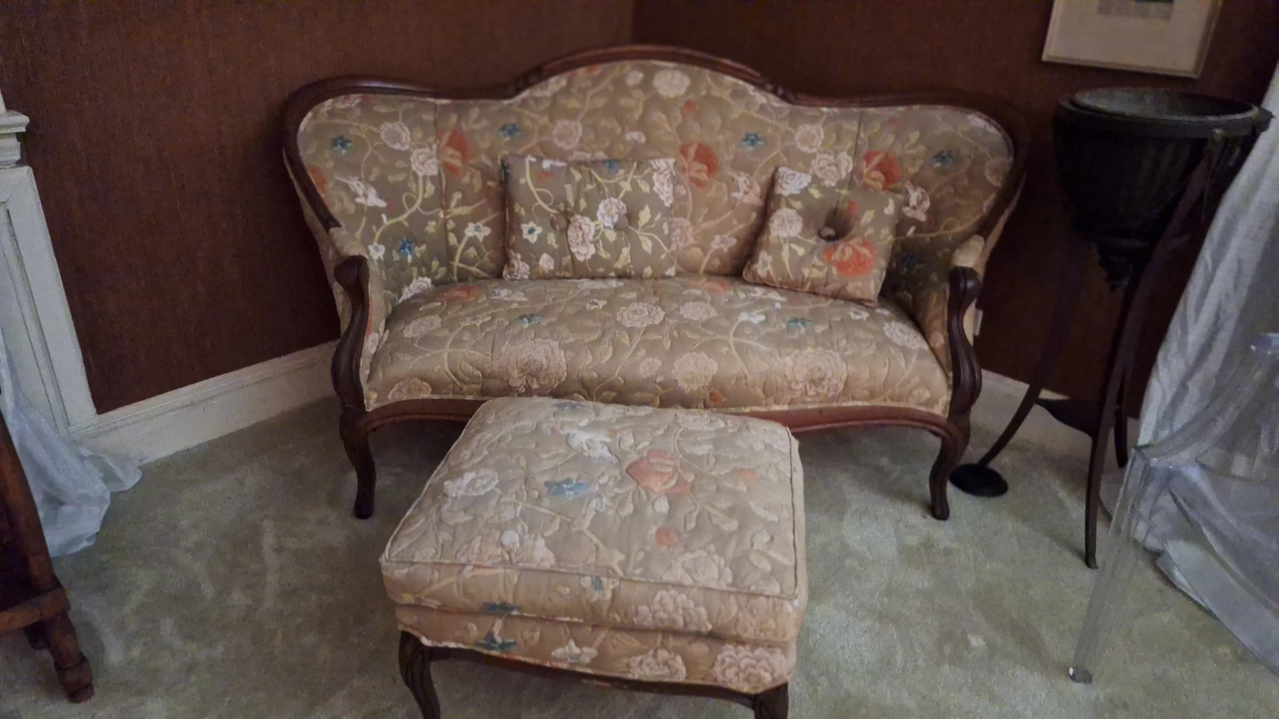Vintage Floral Love Seat with Matching Ottoman - photo 2