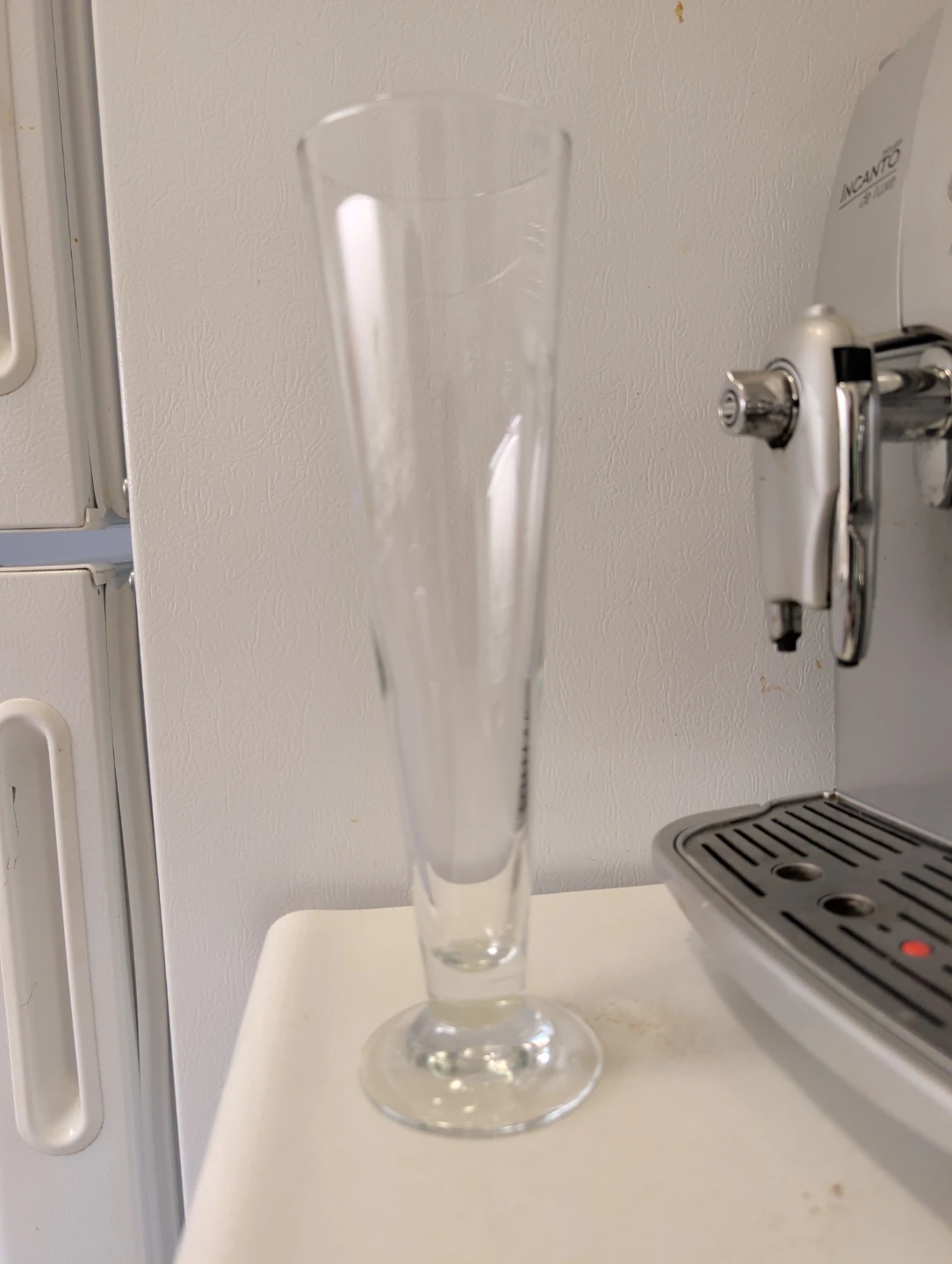 Set of 4 tall pilsner beer glasses