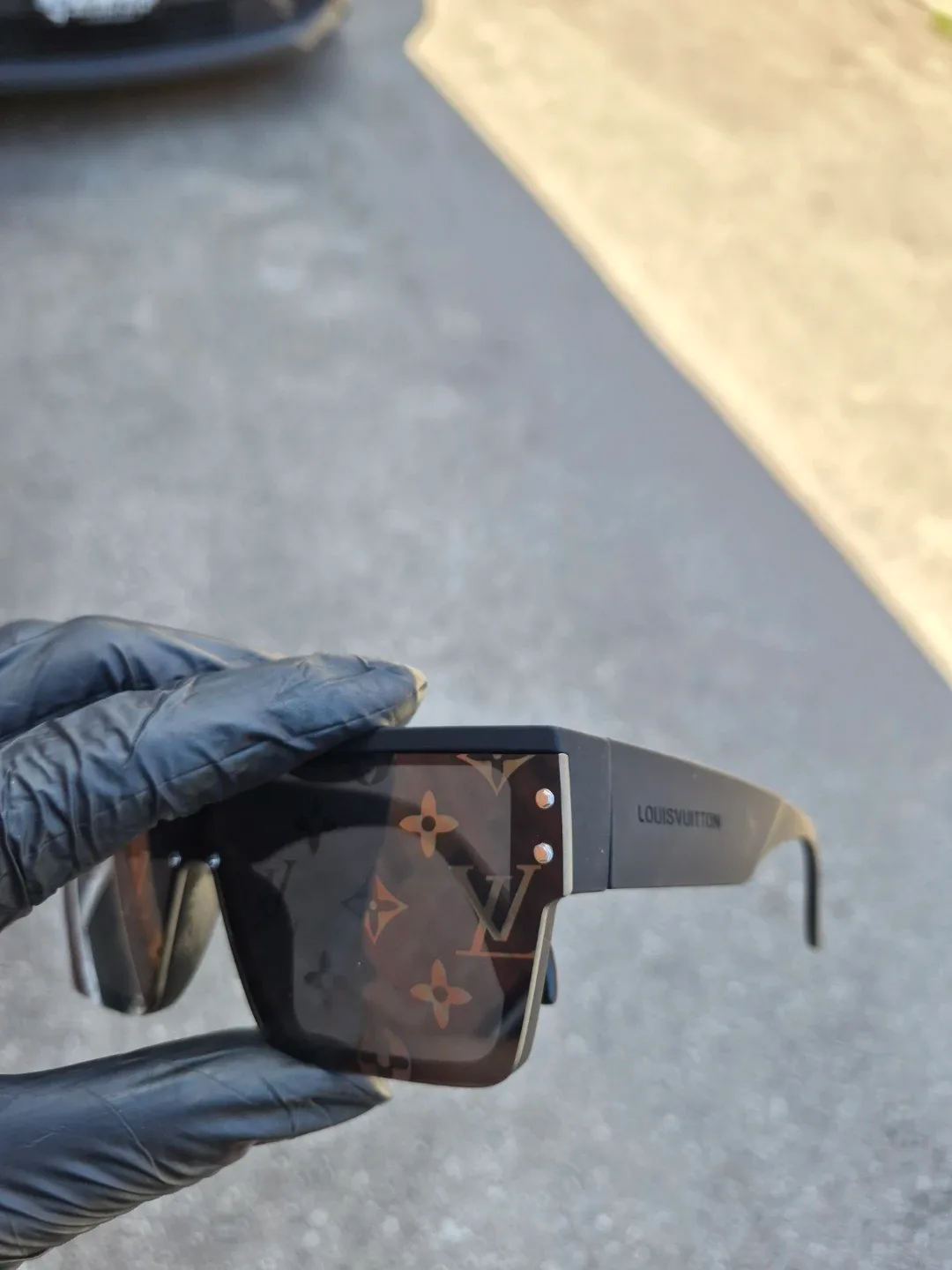 Louis Vuitton Sunglasses - photo 4