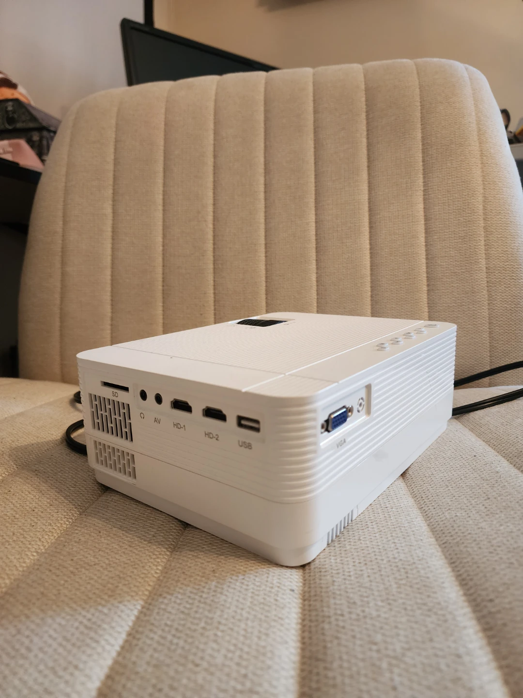 Vankyo white home projector - photo 3