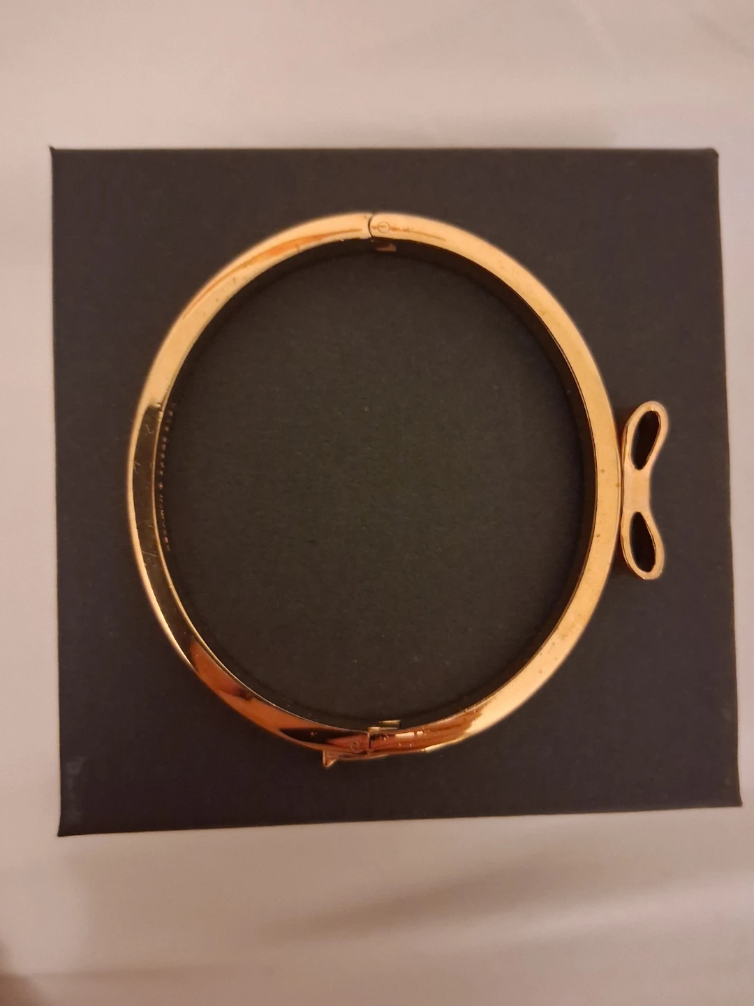 Kate Spade New York gold tone bow hinge bangle - photo 2