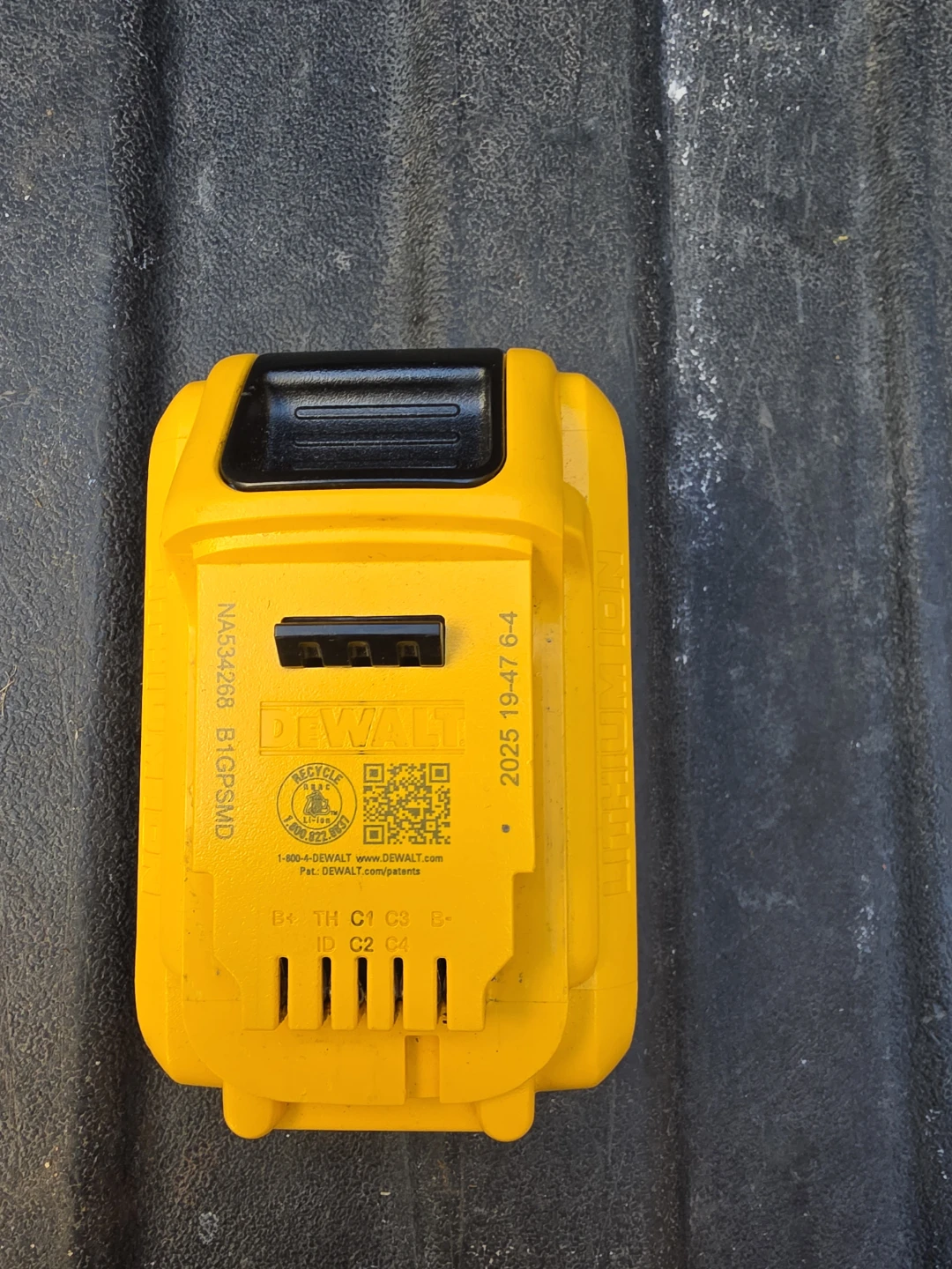 DEWALT DCB2104 20V MAX XR 4Ah Battery Pack - photo 2