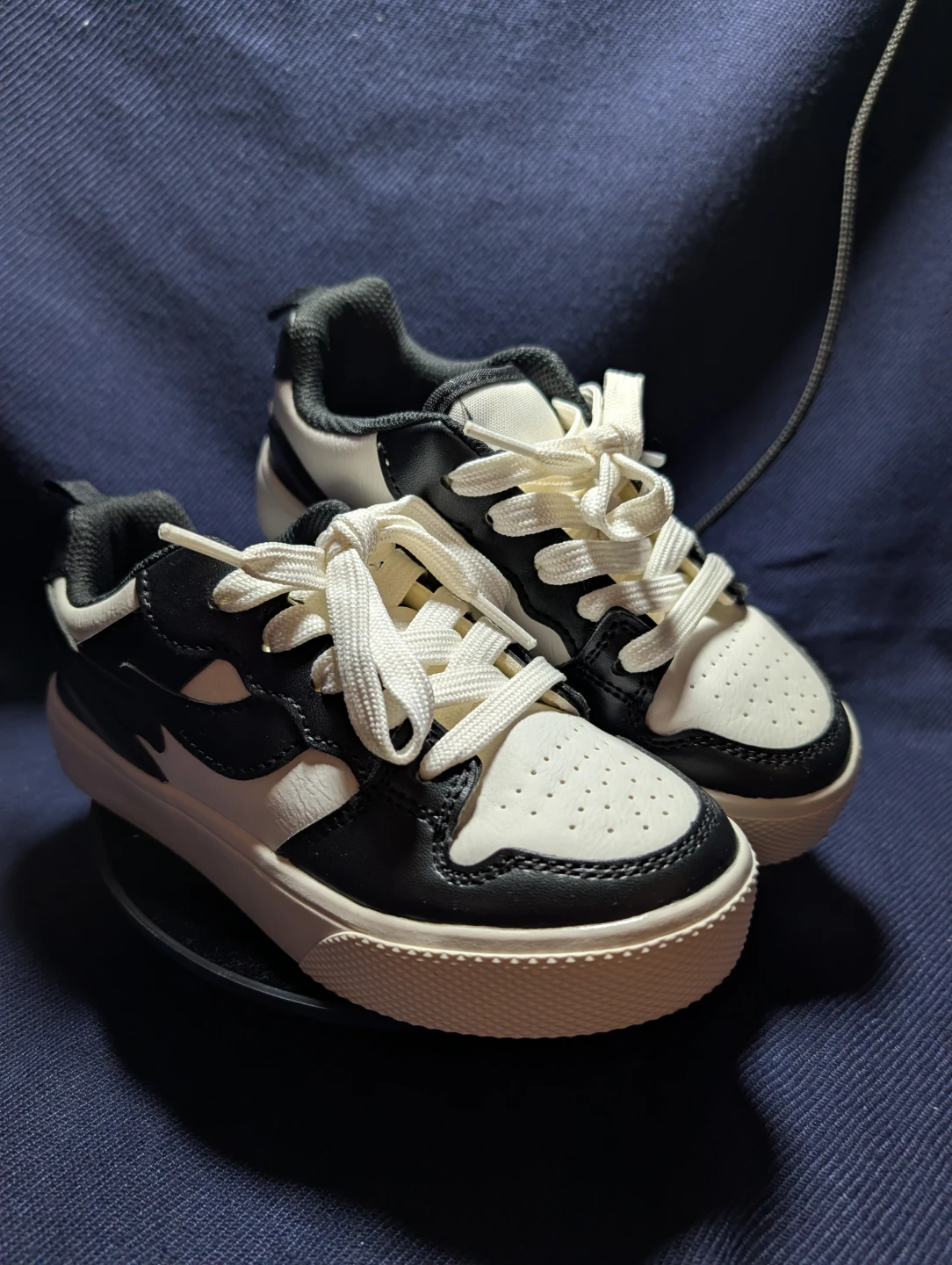 Like-New Joe Fresh Sneakers - Size 13 - Barely Worn! - photo 5
