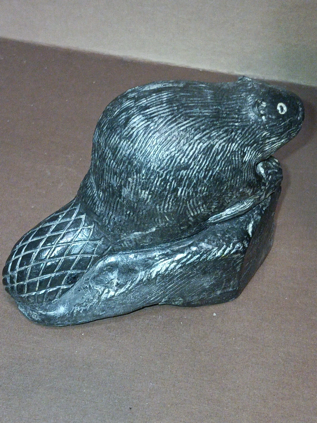 Wolf Sculptures Hand Carved Beaver Figurine - photo 3