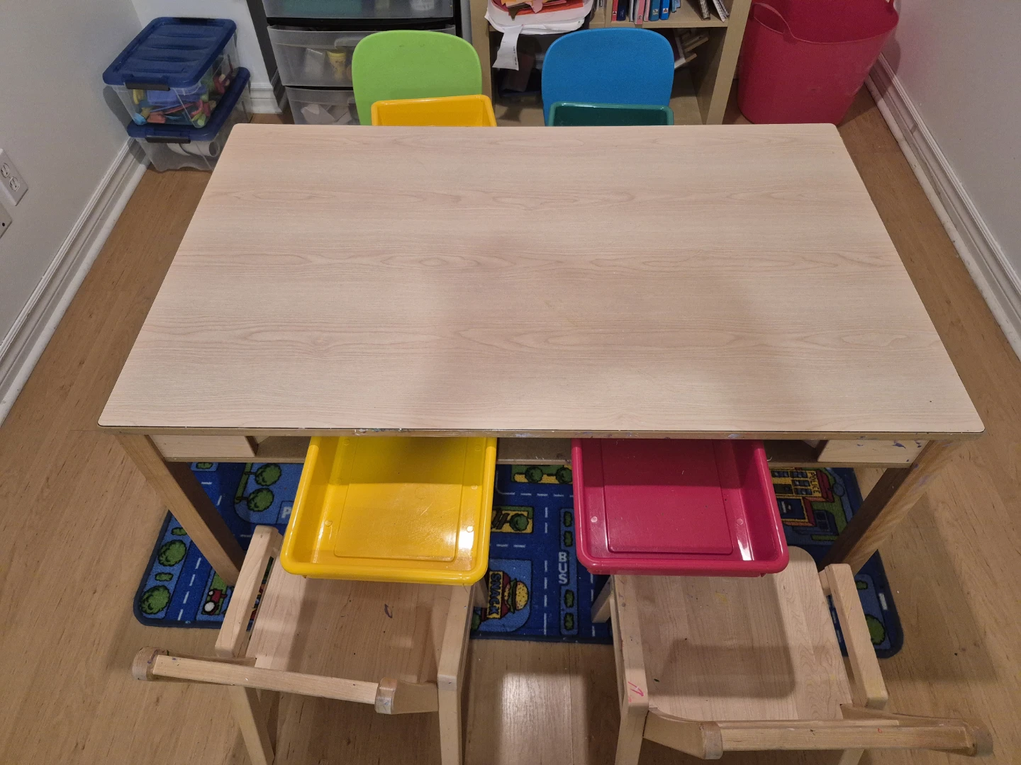Children's art table with chairs - photo 4