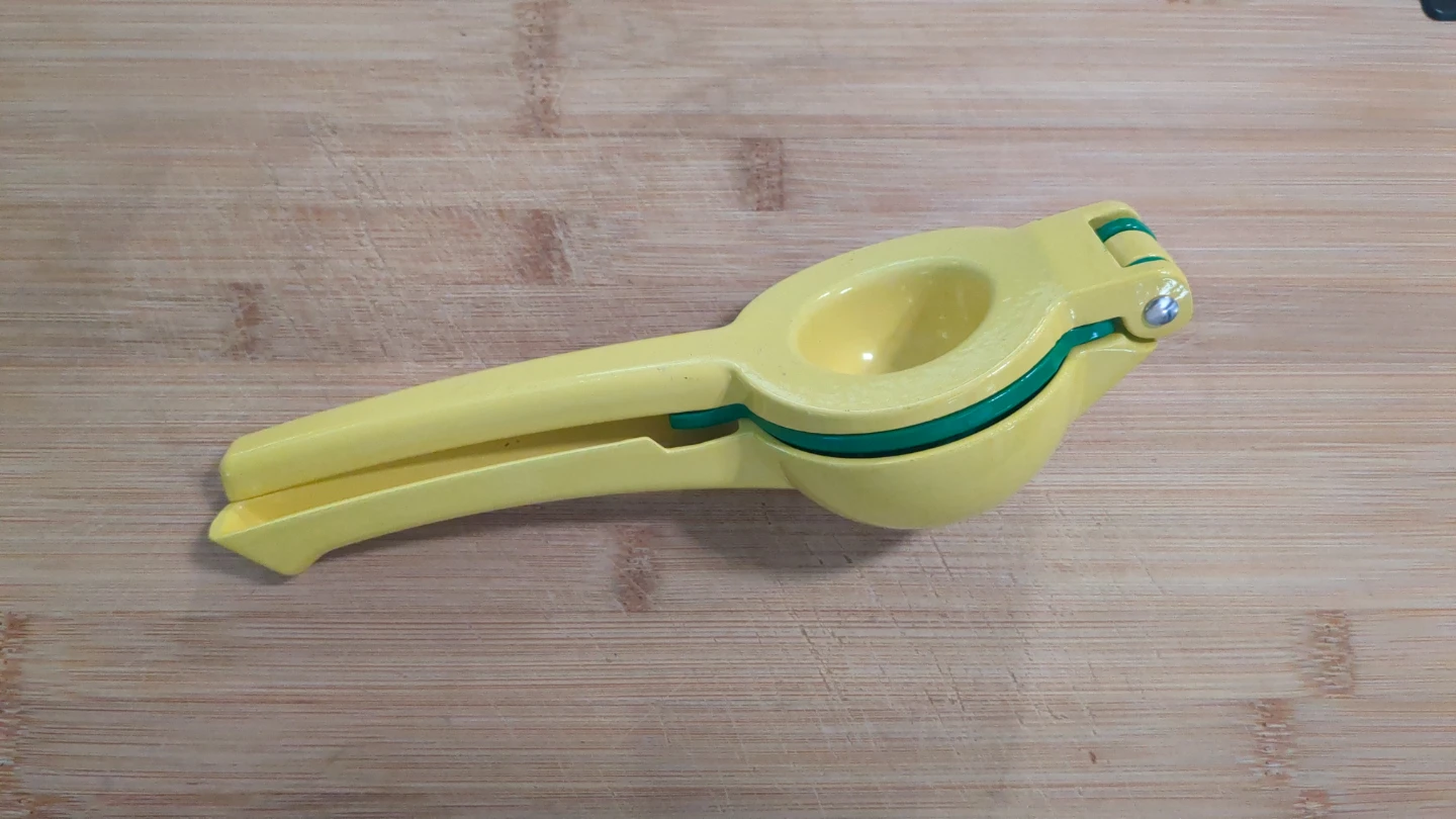 New Yellow & green metal citrus squeezer