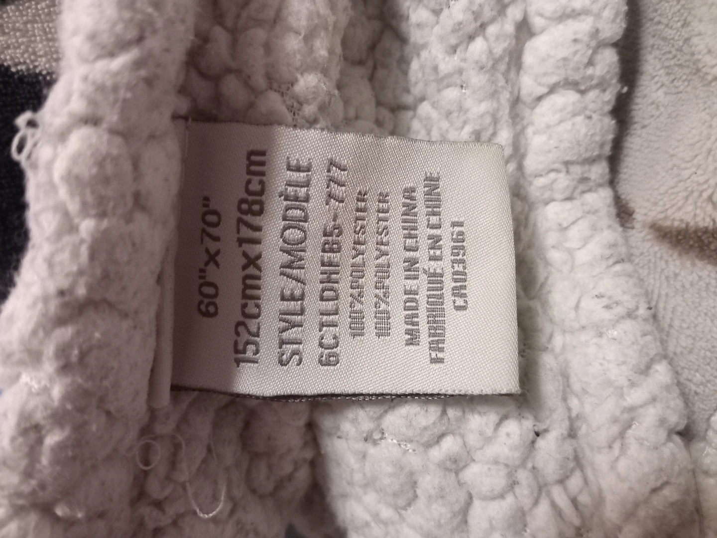 Geometric Pattern Plush Throw Blanket - photo 2