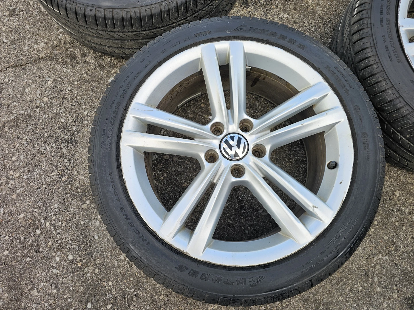 VOLKSWAGEN PASSAT O.E.M RIMS AND ALL SEASON TIRES 235/45 R18 - photo 3