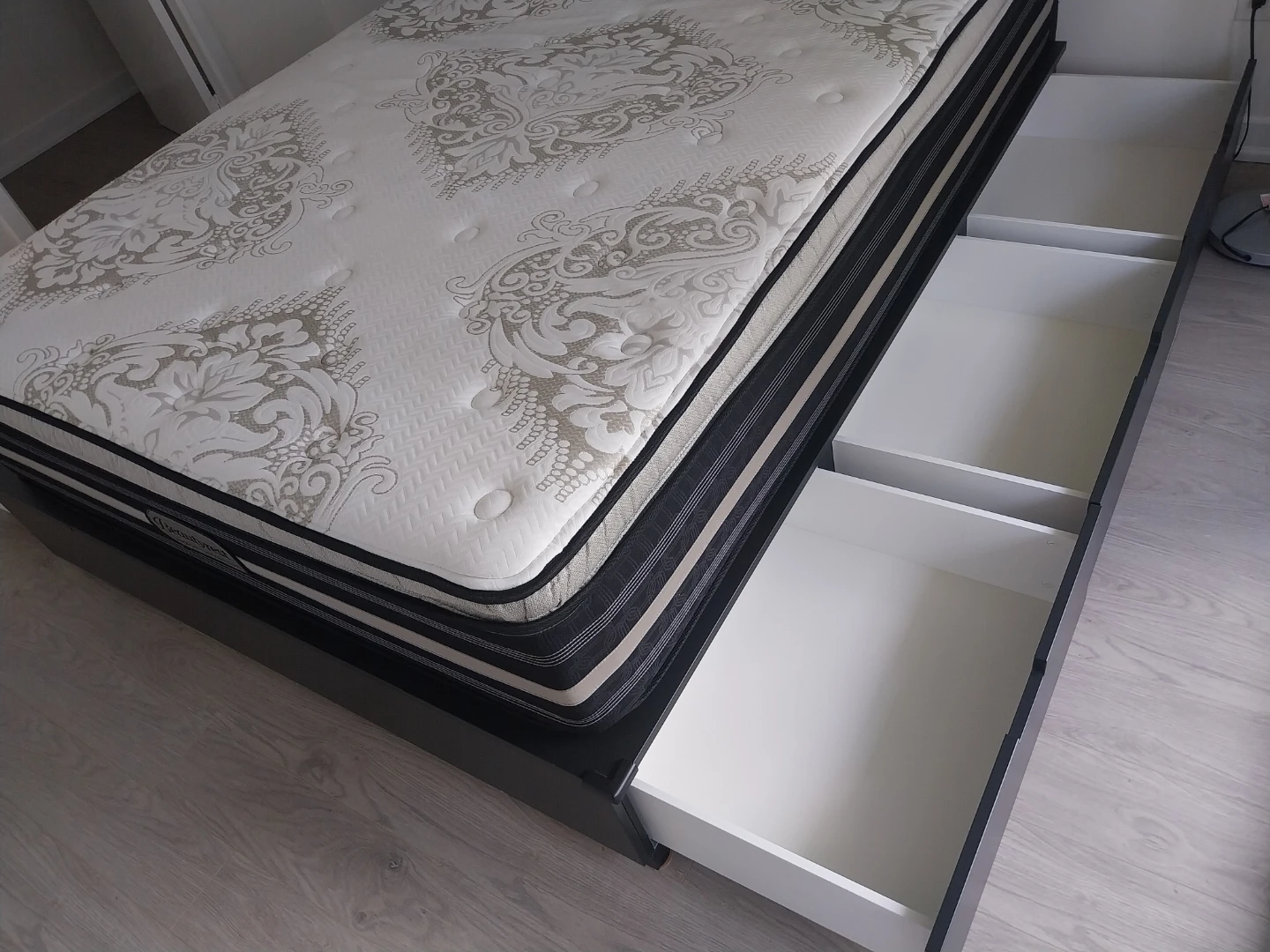 Ready-to-use Queen Storage Bed Frame (black) - photo 3