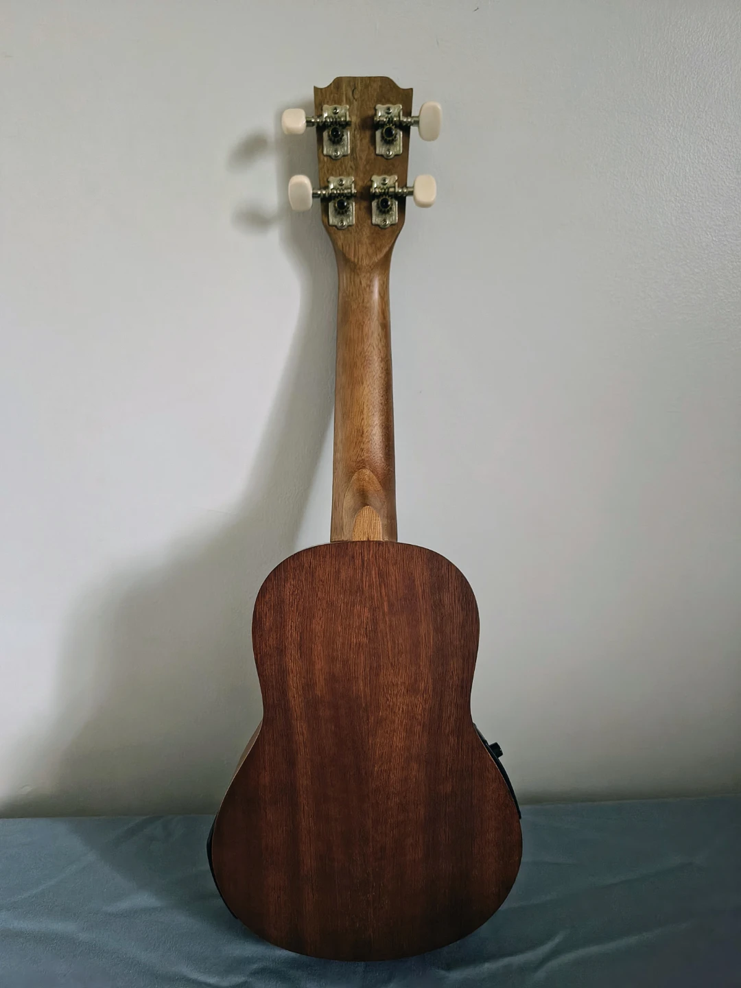 Vogga Acoustic-Electric Ukulele with Case - photo 4