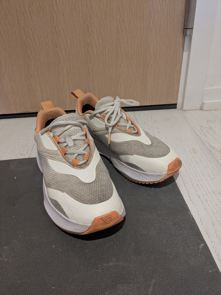 Women's waterproof sneakers
