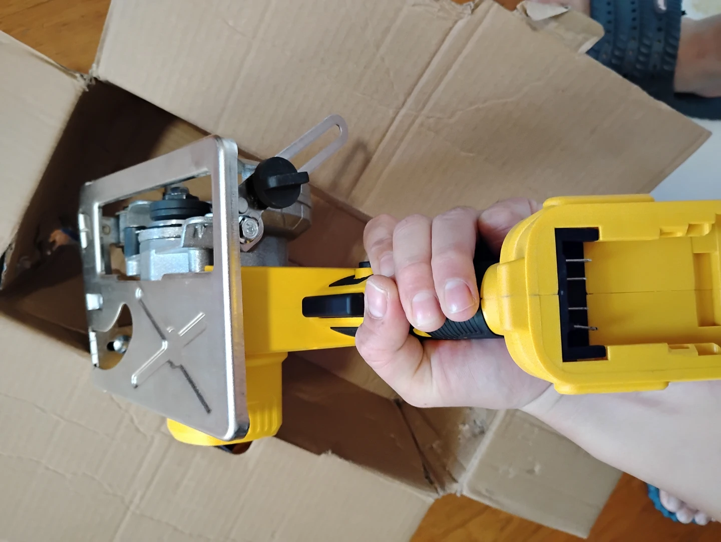 Lithium+ Brushless Single Hand Circular Saw - photo 5