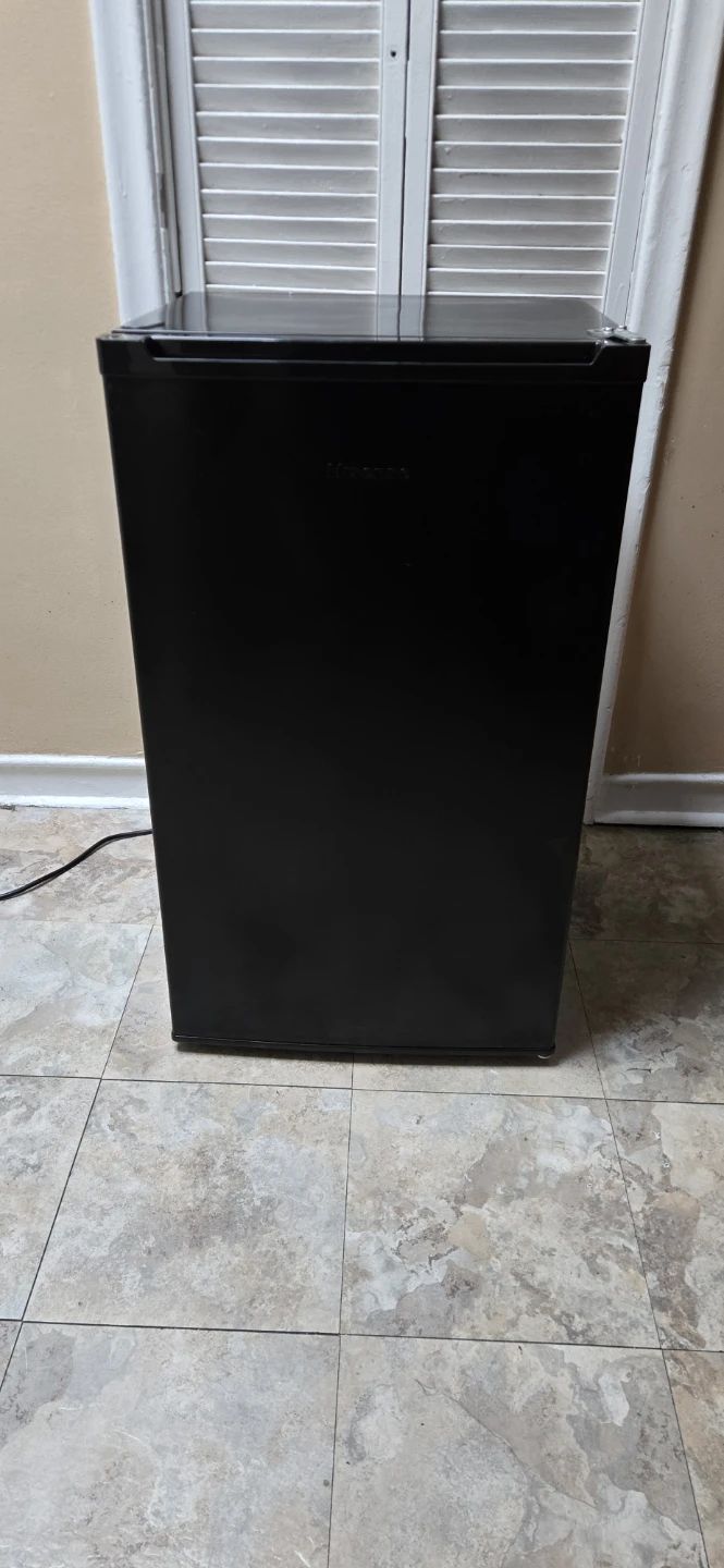 Hisense Compact Mini Fridge (3.3 Cu.Ft)