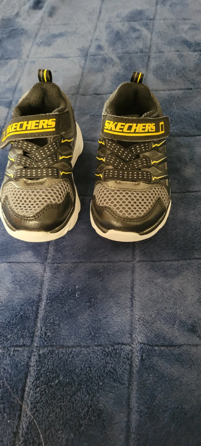 Skechers Kids Black and Yellow Sneakers new - photo 2