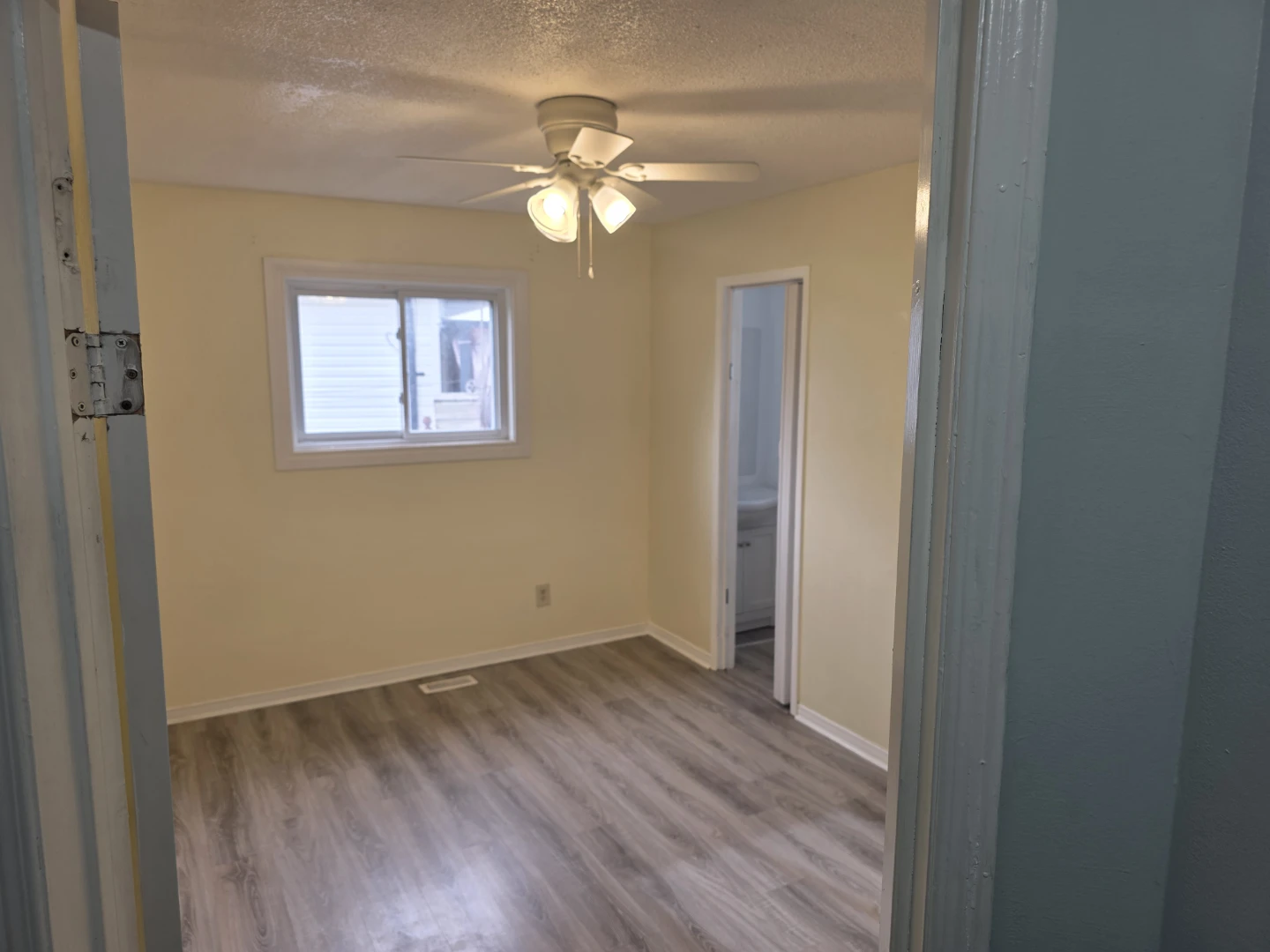 3-bedroom Main Floor Apartment - photo 5