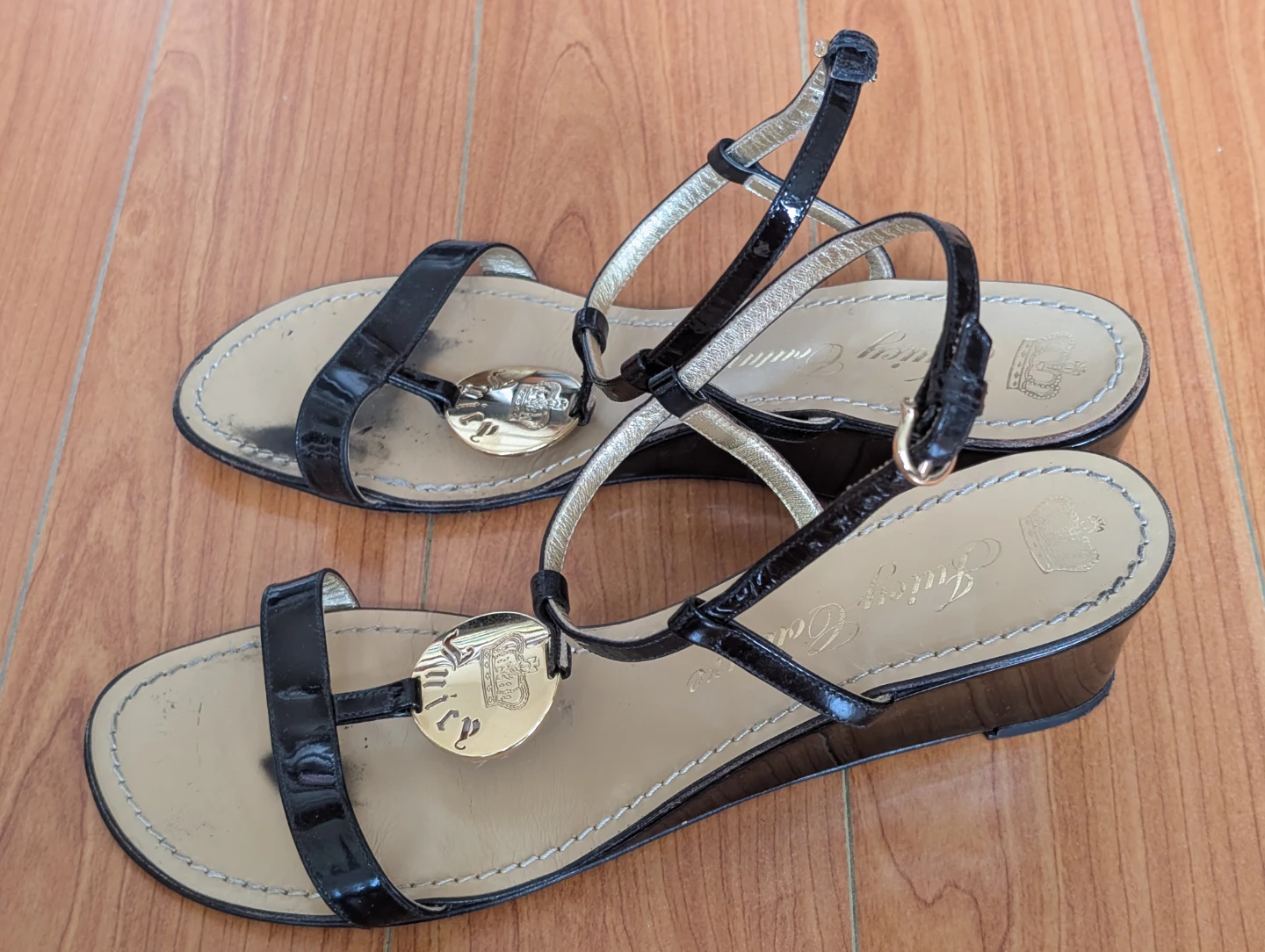 Juicy Couture Wedge Sandals - photo 3