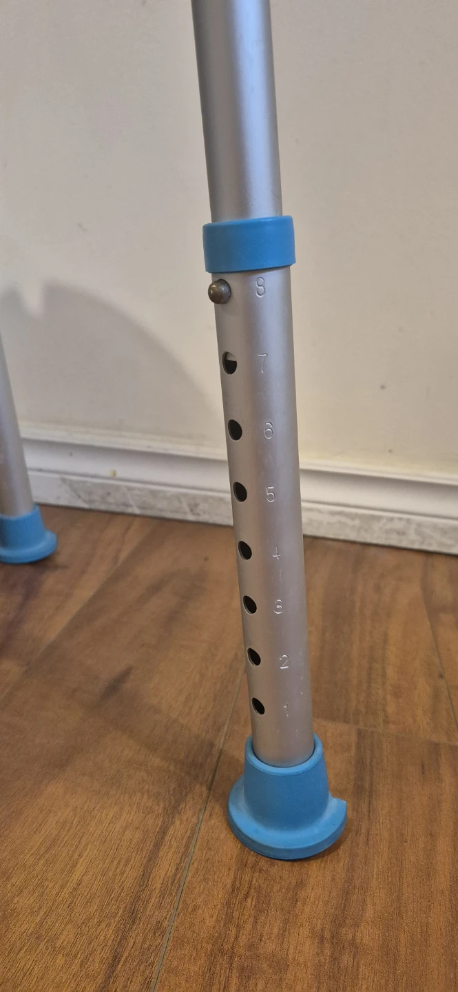 **Moving Sale** Adjusable Shower/Bath Seat - photo 4