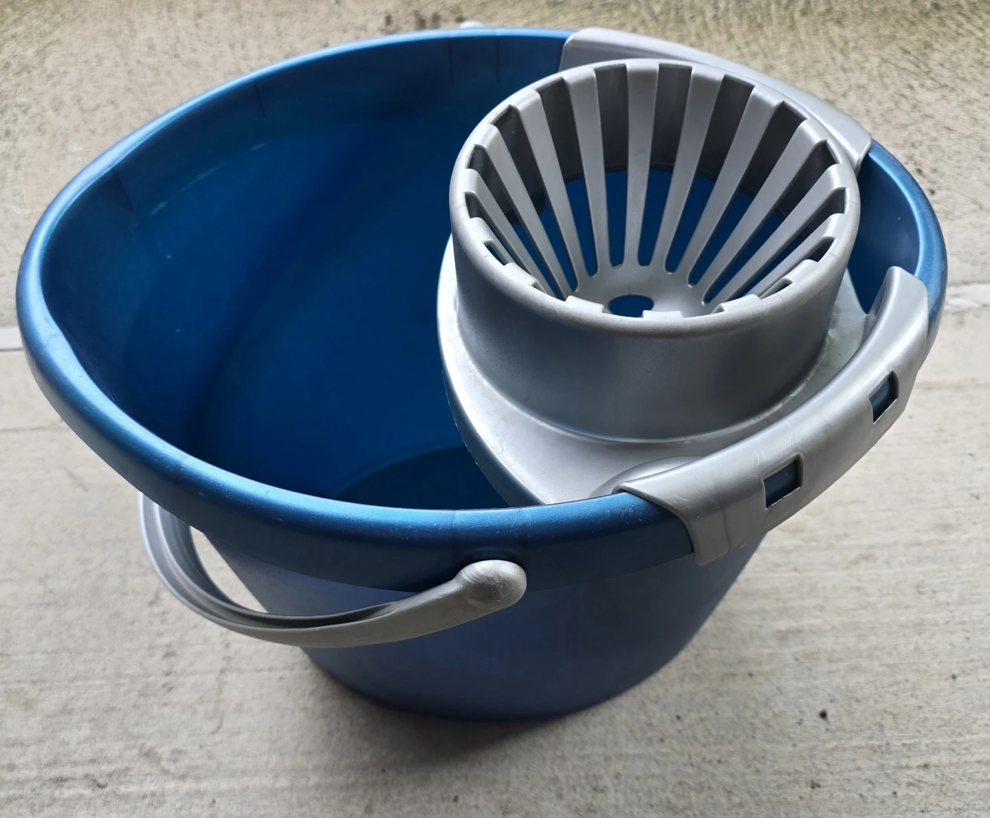 Blue Mop Bucket with Wringer