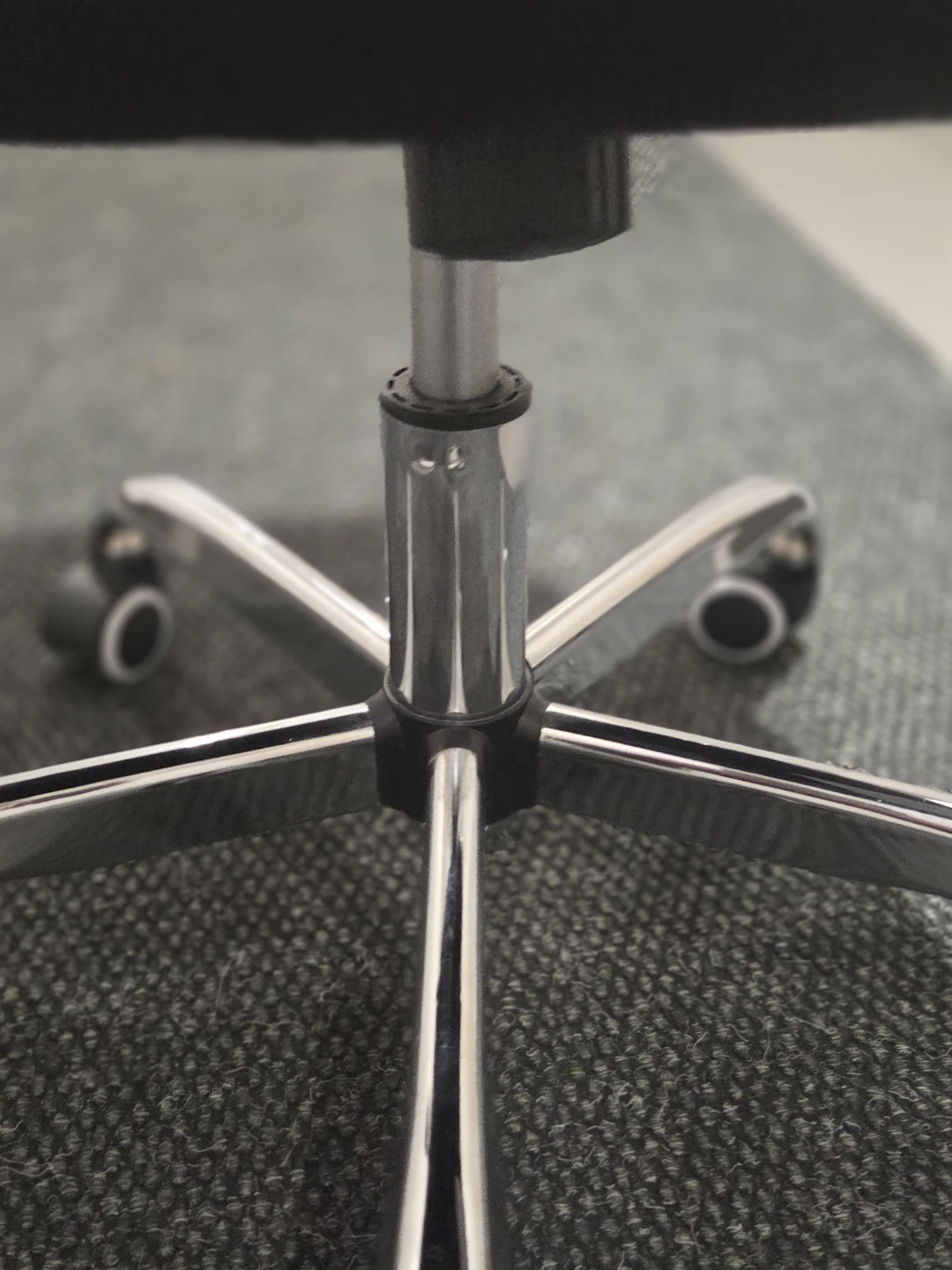 Black Ribbed Office Chair - photo 4