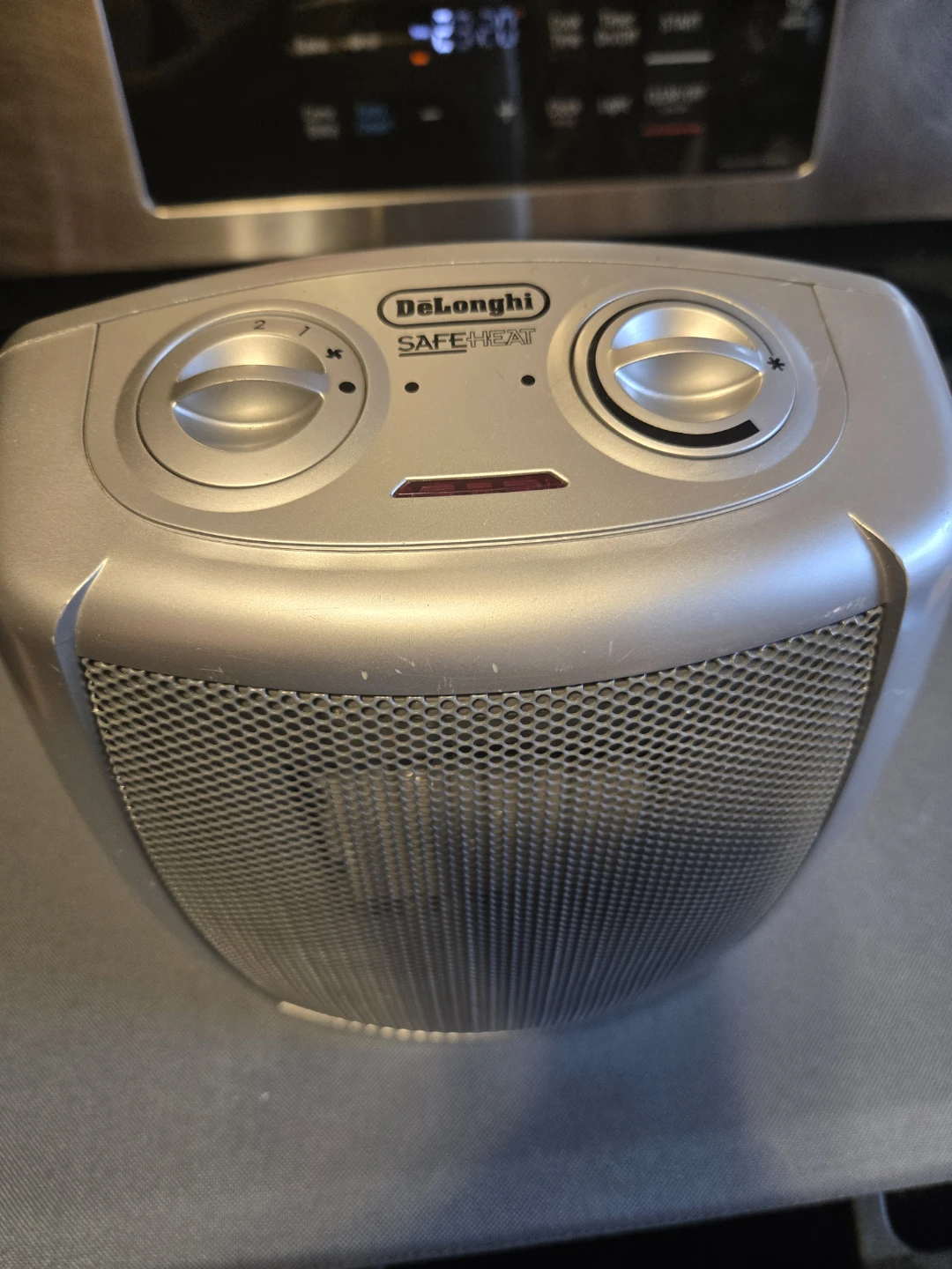 DeLonghi SafeHeat Ceramic Heater DCH1030 - photo 2