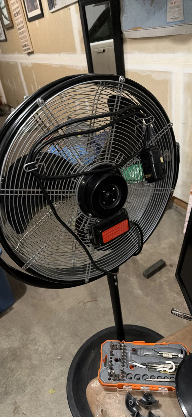 Utilitech Pedestal Fan - photo 2