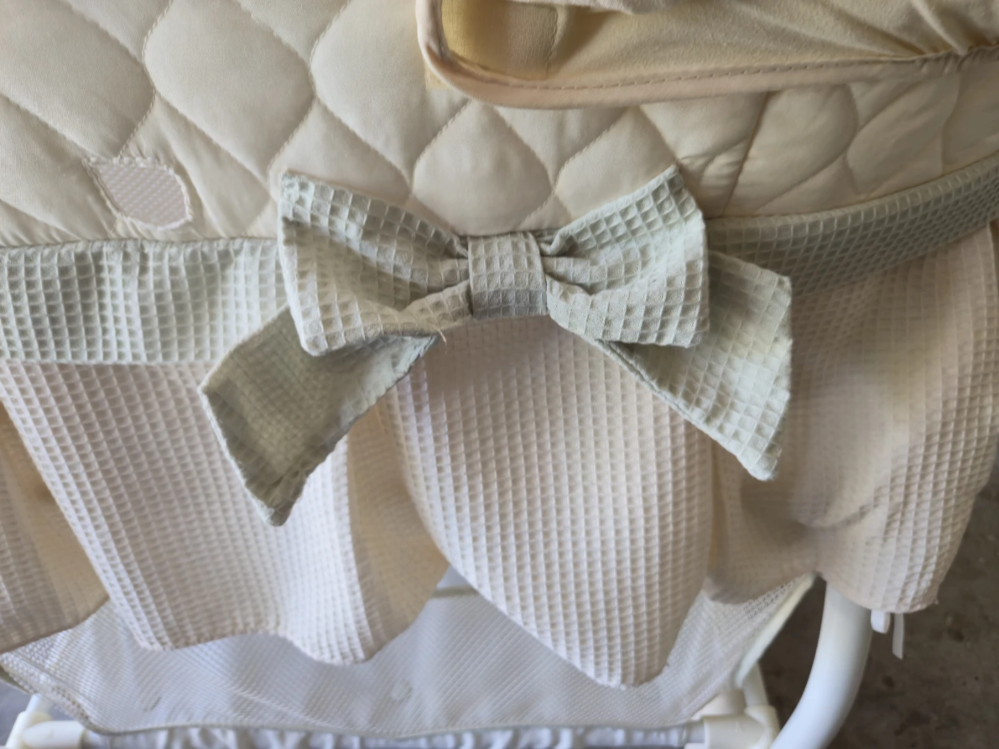 Kolcraft Cuddle ’n Care Light Vibes Mobile Rocking Bassinet - photo 5
