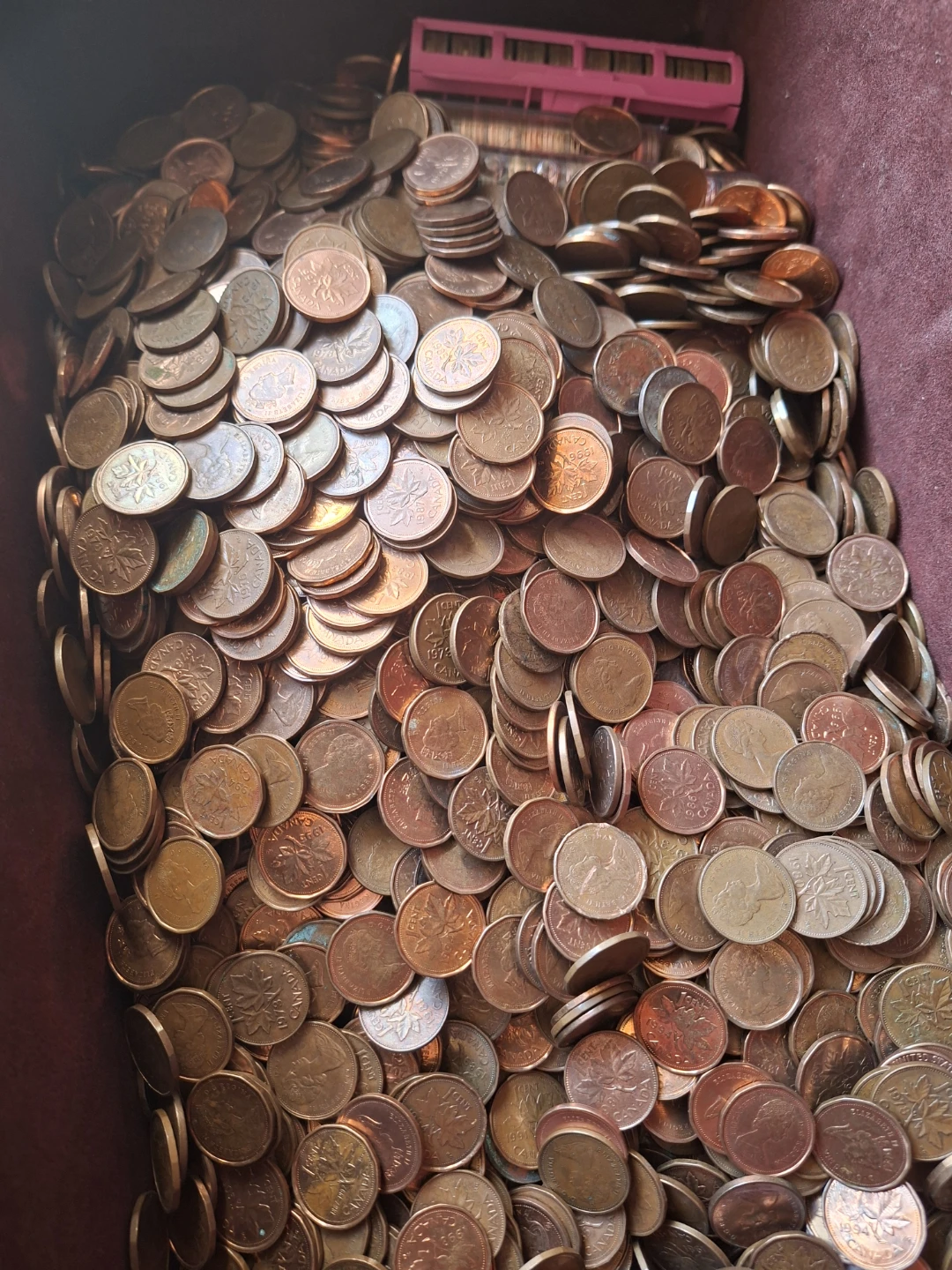 21 Lbs of Pennies in Wood Treasure Chest - photo 2