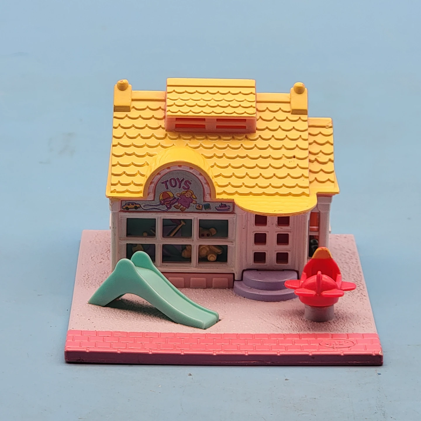 Polly Pocket (1993) Pollyville TOY SHOP PLAYSET