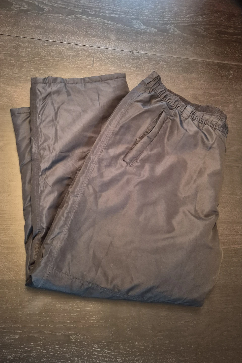 Big & Tall men's snow pants that can be used with a belt.