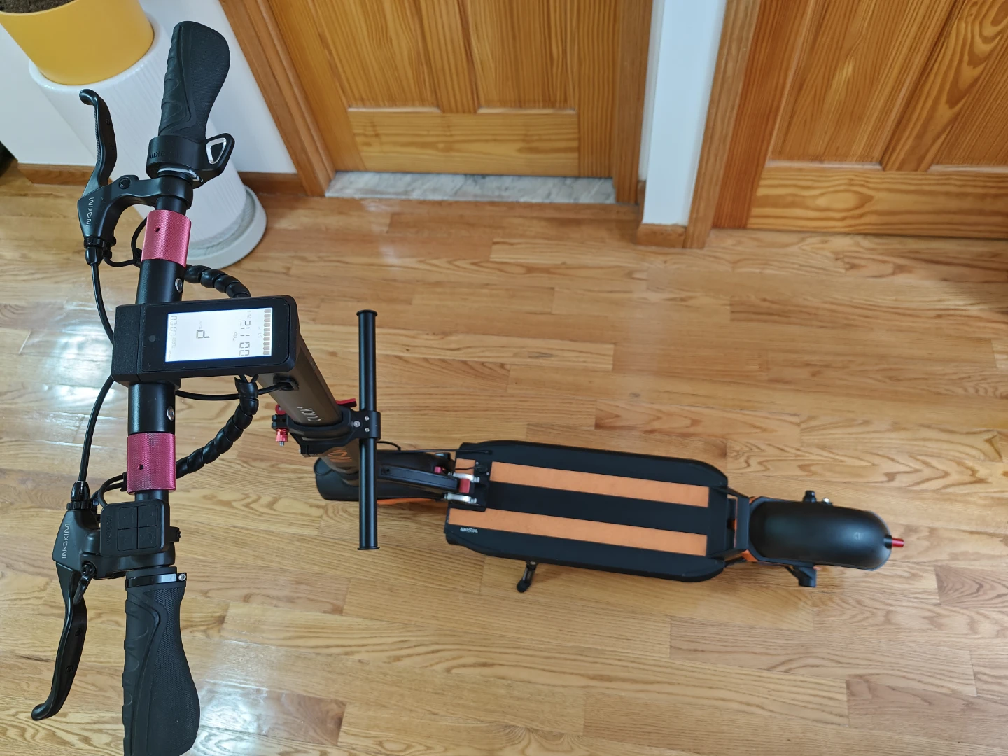 Like New Inokim Quick 4 Super (Orange) – ONLY 112 Miles! - photo 5
