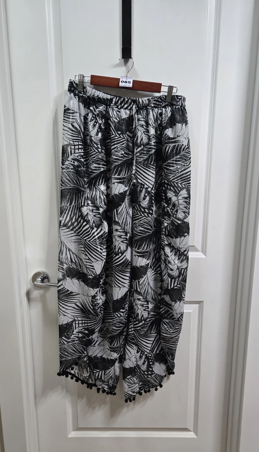 1X Tropical Leaf Print Cover-Up Pants