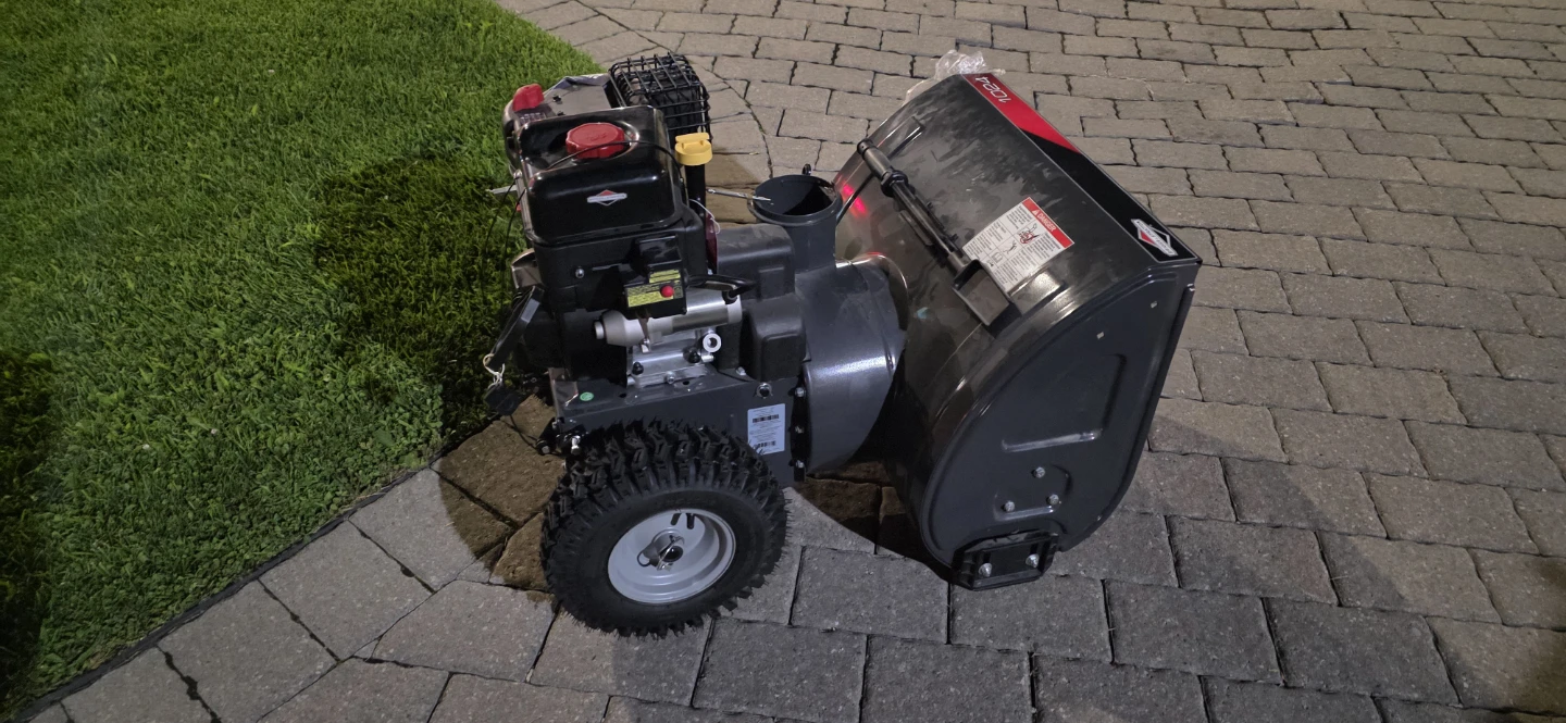 Briggs & Stratton 1024 Snowblower - photo 3
