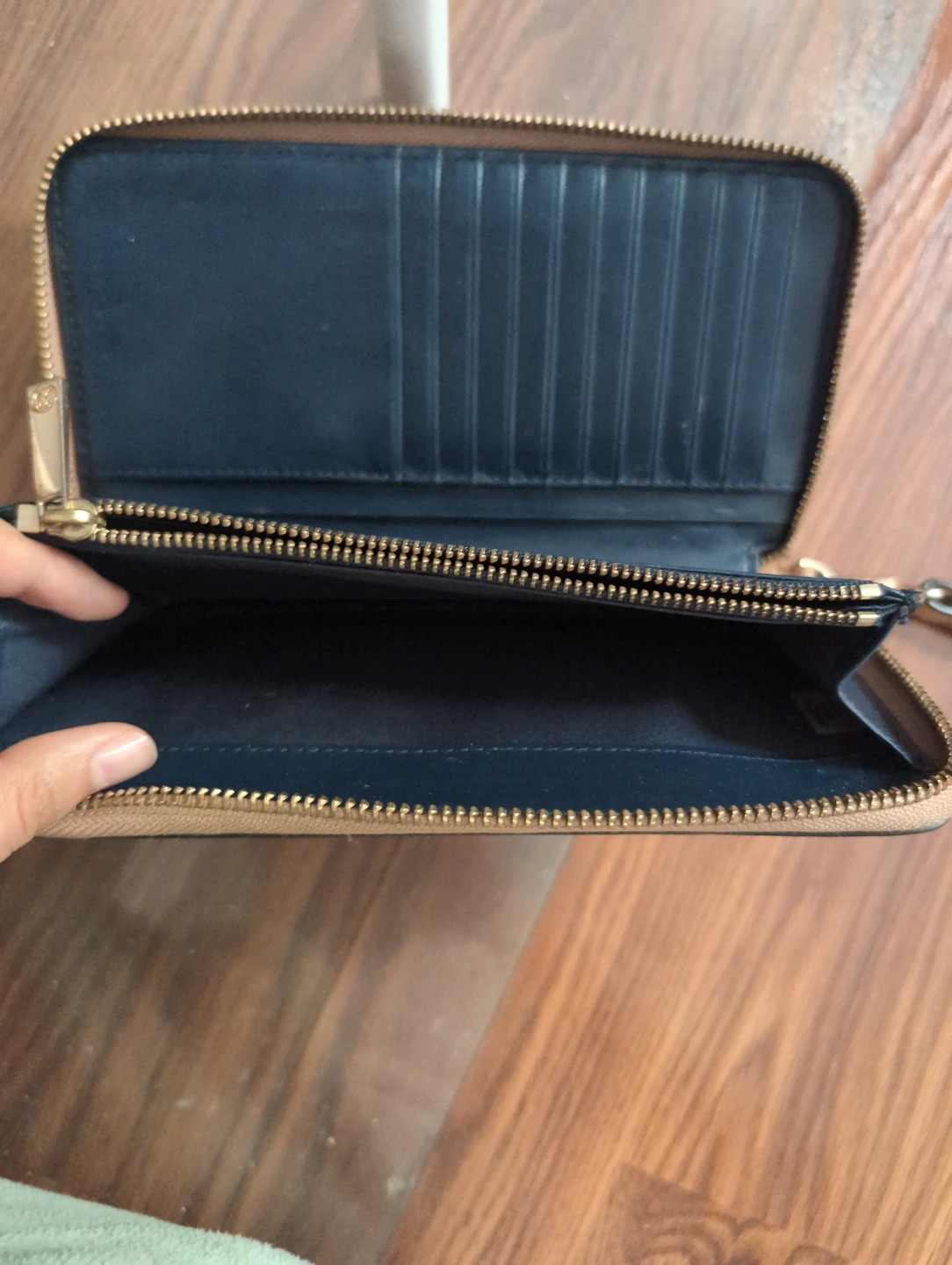 Tory Burch Designer Zip Around Wallet - photo 4