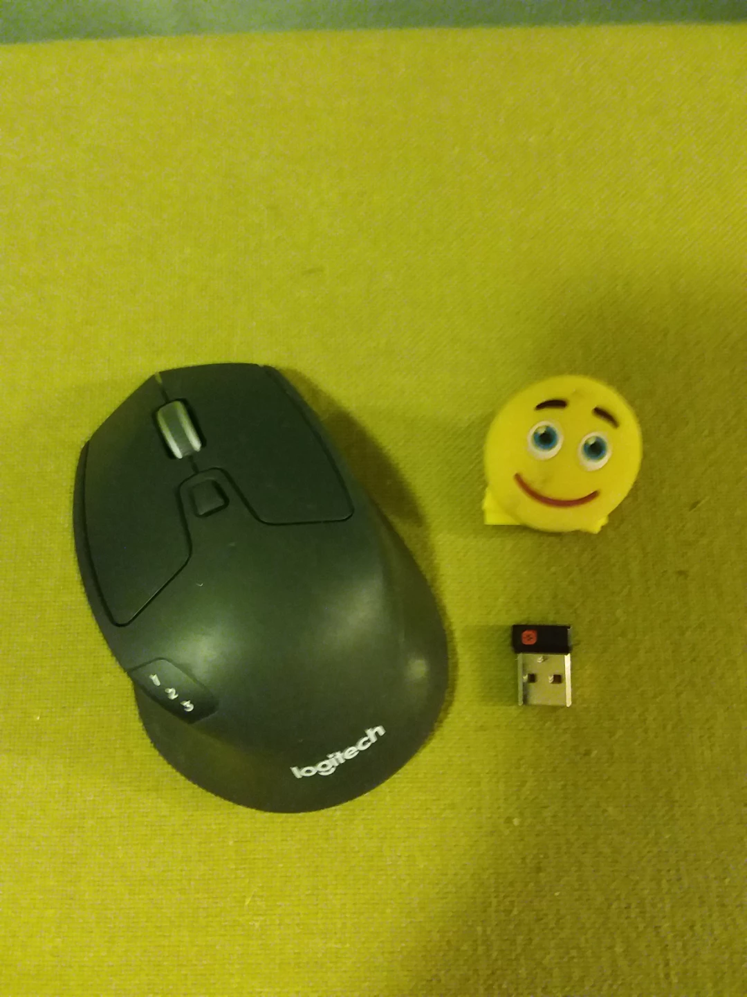 🏈 🖱️ Like 🆕 Logitech Wireless Mouse w / USB Receiver 🖱️