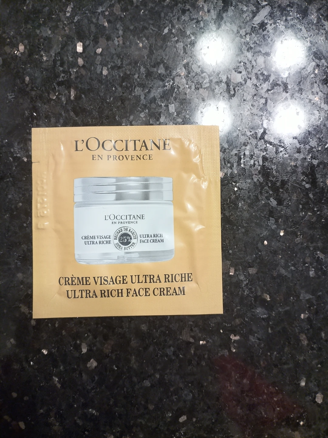 Assortment of 4 L'Occitane product samples - photo 2