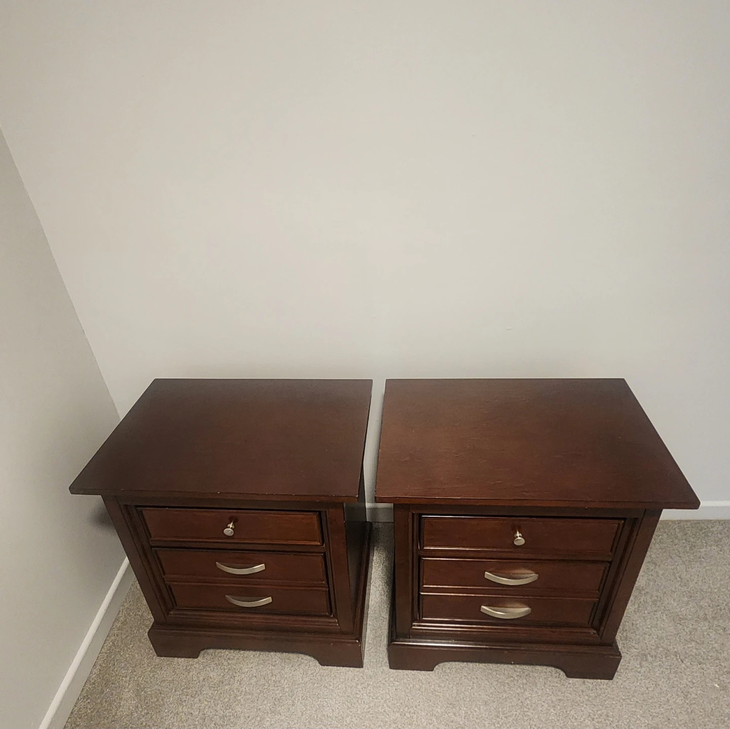 Set of 2 Dark Wood Nightstands