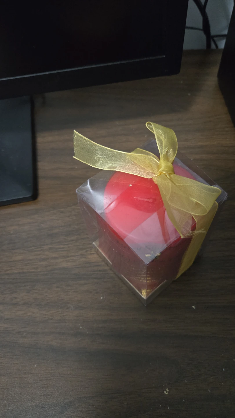 Red Christmas Pillar Candle - photo 3