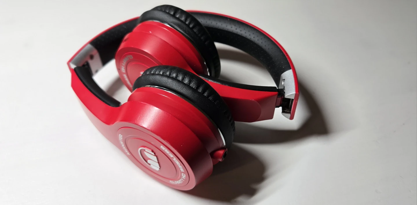 Monster Bluetooth Headphones, Brand new ear cushions - photo 2