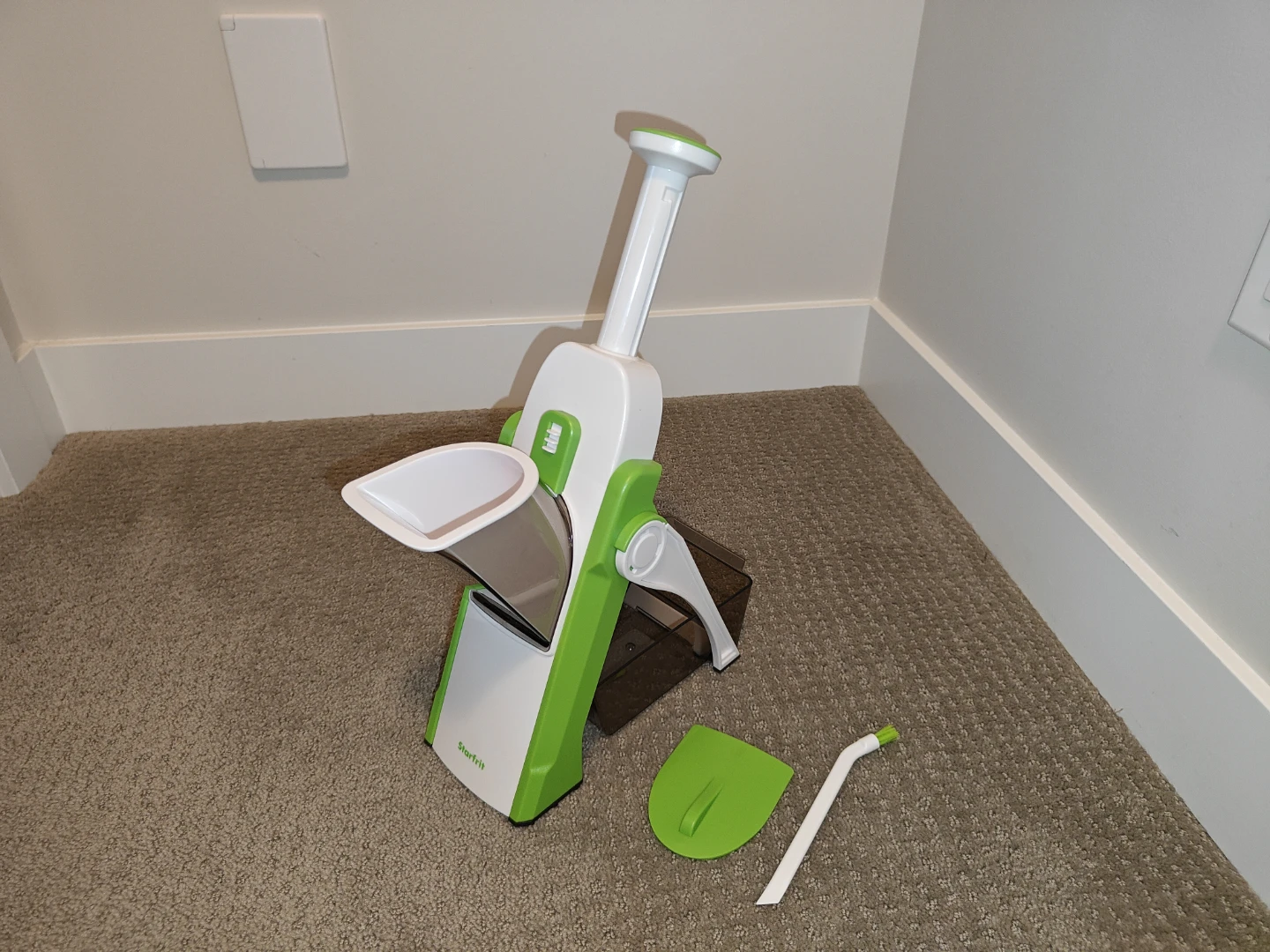 Starfrit Pump 'N' Slice – Vertical Mandoline & Vegetable Slicer