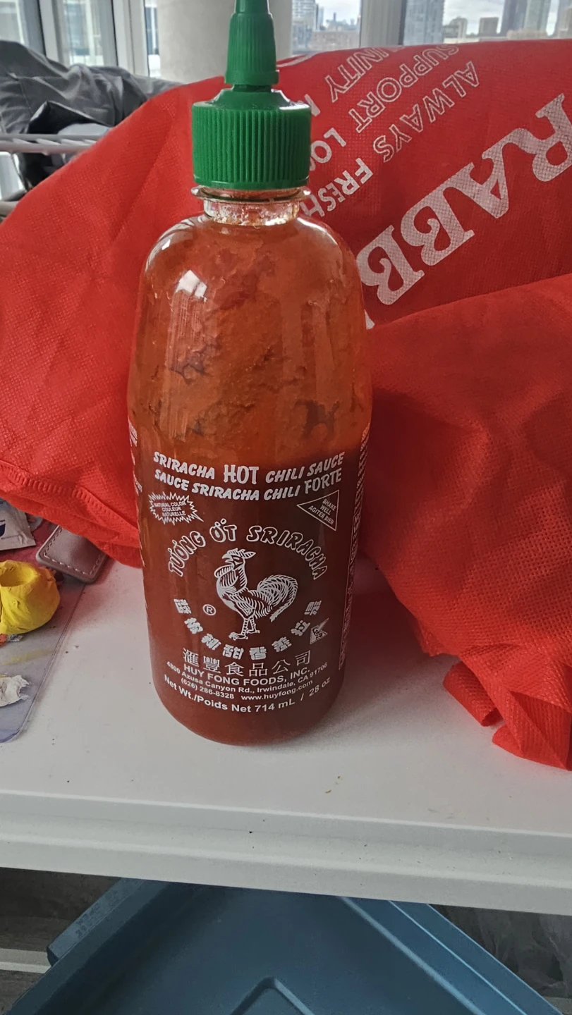 Huy Fong Foods Sriracha Hot Chili Sauce 714ml