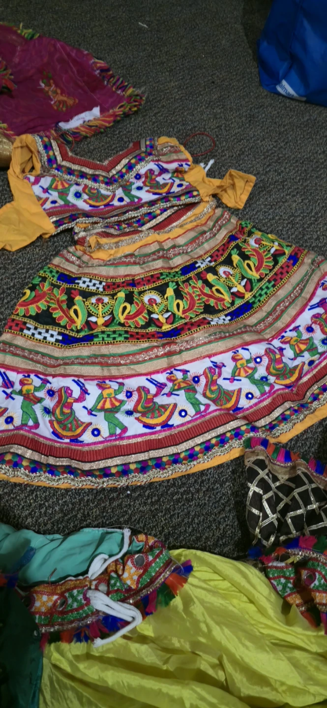 Set of traditional embroidered outfits for kids. - photo 2