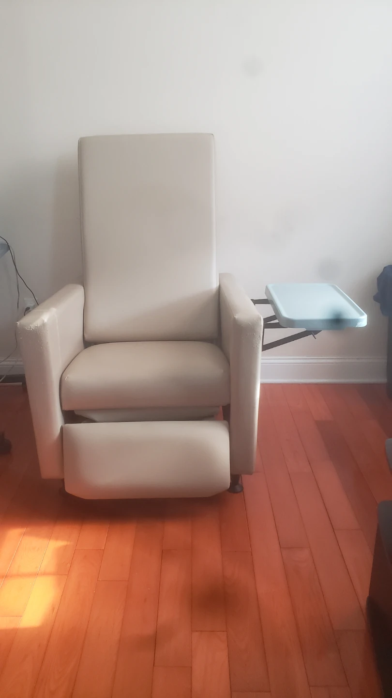 Winco Medical Recliner with Side Tray