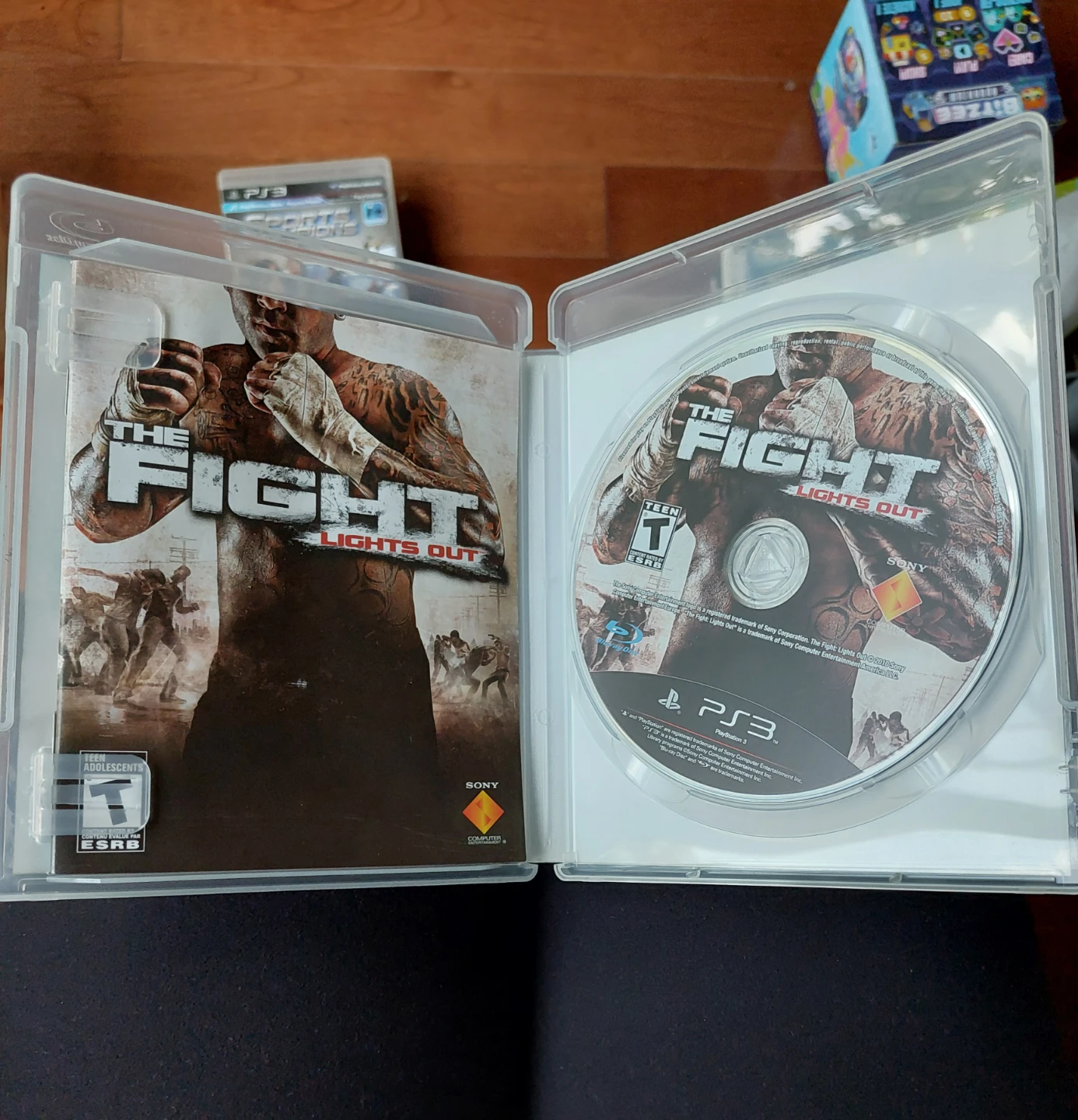 🏈 The Fight: Lights Out for PS3 - photo 3