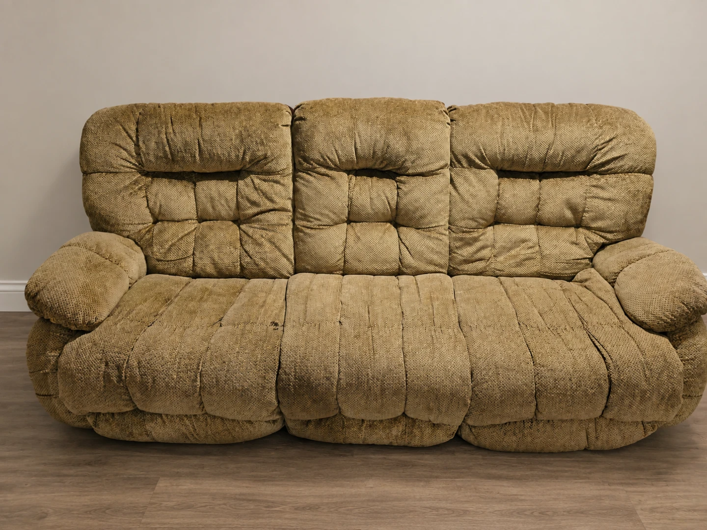 Three-seater reclining tan sofa