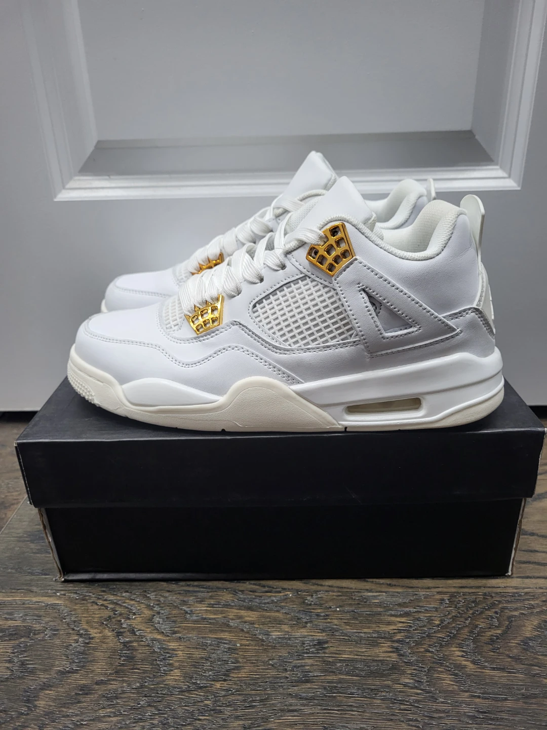 Air Jordan 4 Metallic Gold - photo 3
