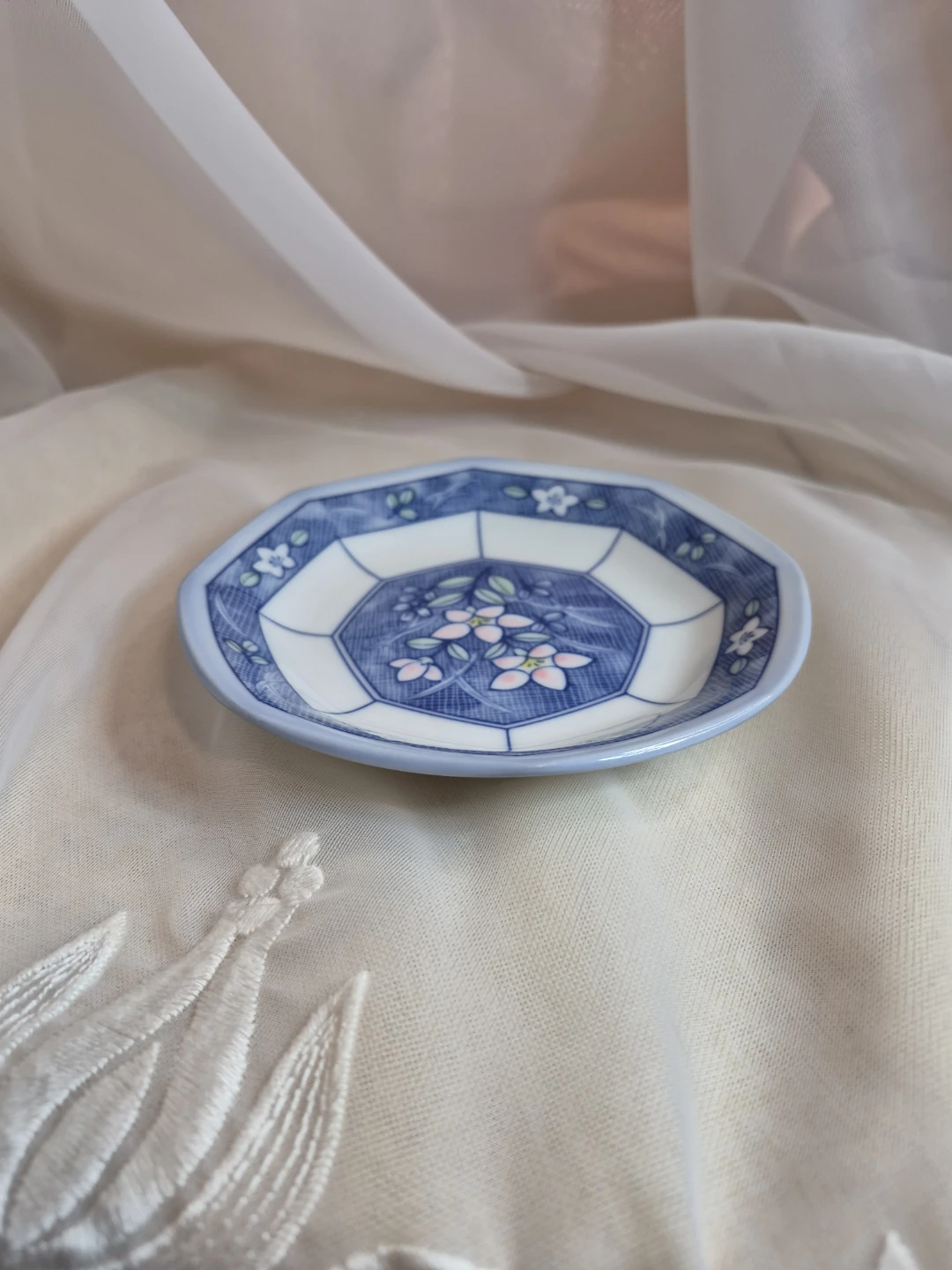 Beautiful Vintage 5" Porcelain Trinket Decor etc. Dish - photo 5