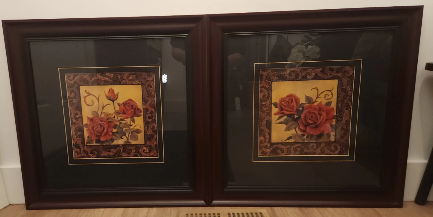 Decor - Set of Two Framed Pictures of Roses