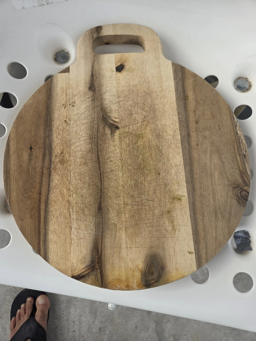 Round wooden cutting board with handle - photo 3