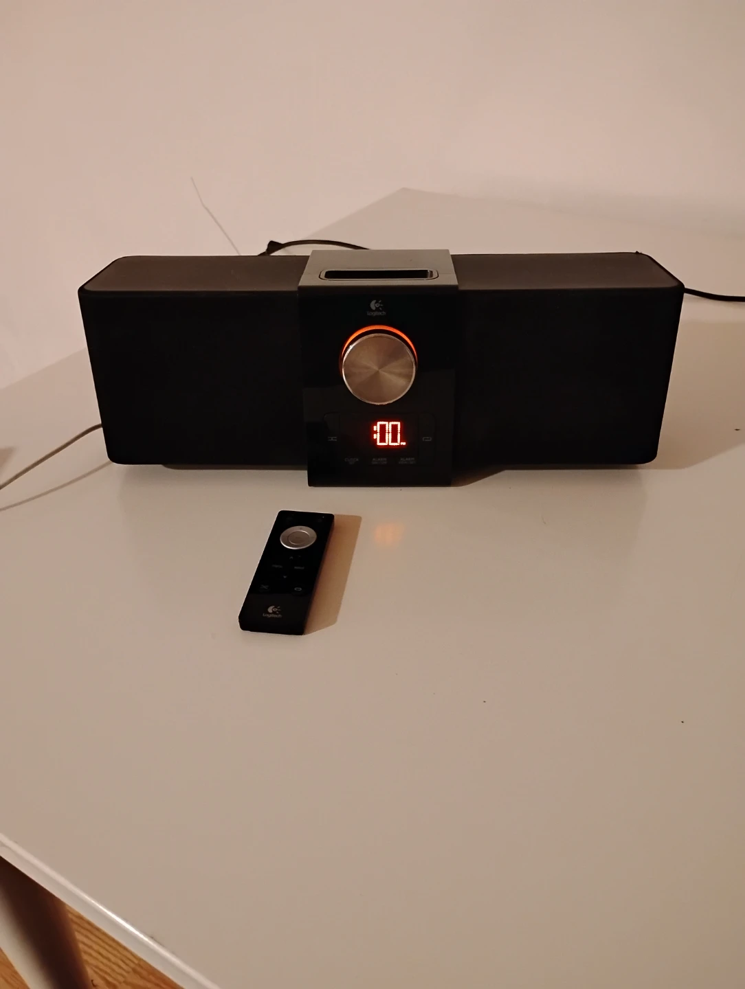 LogitechPlus iPod/iPhone Docking Speaker System