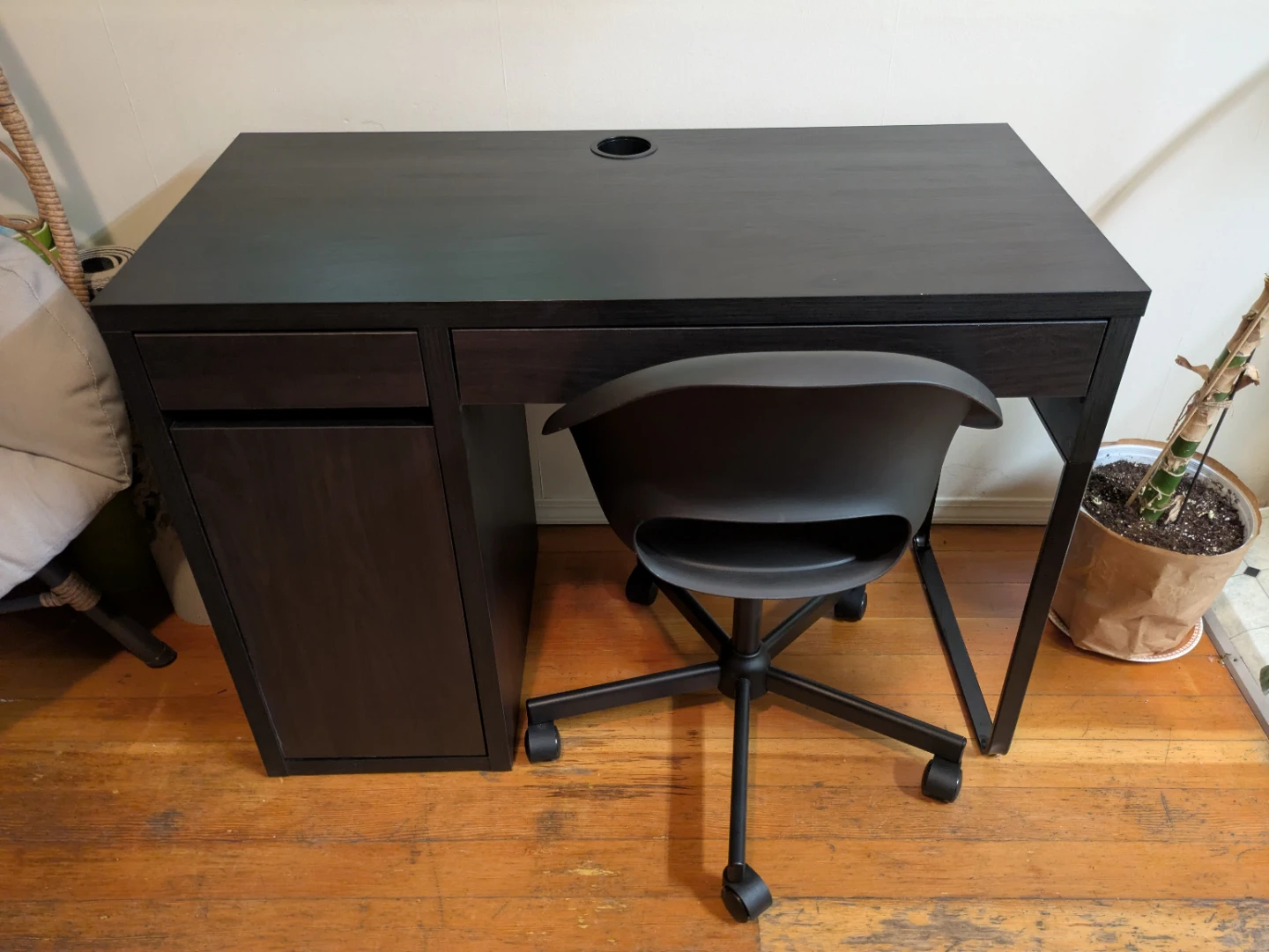 IKEA MICKE Desk in Black-Brown